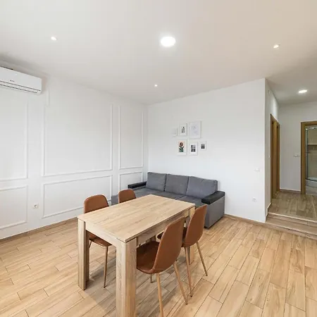 Amazing In Kastel Gomilica With Kitchen Apartment